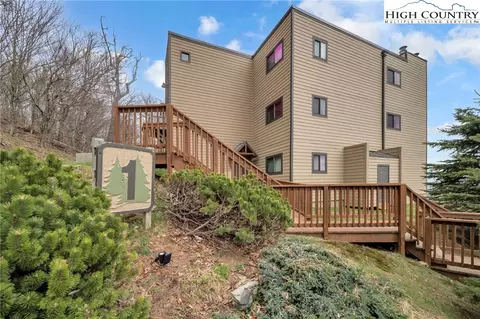 101 Sugar Ski Dr #132, Banner Elk, NC 28604