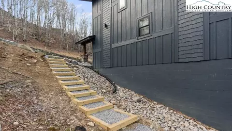 Exterior - 114 Windridge Rd, Beech Mountain, NC 28604 photo 6 of 15