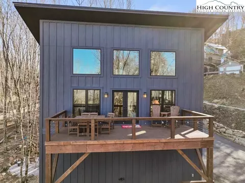 Exterior - 114 Windridge Rd, Beech Mountain, NC 28604 photo 3 of 15