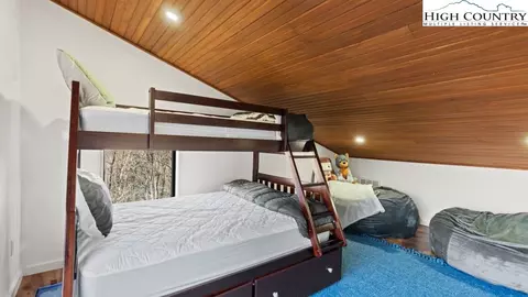 Bedroom - 114 Windridge Rd, Beech Mountain, NC 28604 photo 3 of 8