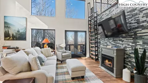Living - 114 Windridge Rd, Beech Mountain, NC 28604 photo 2 of 3