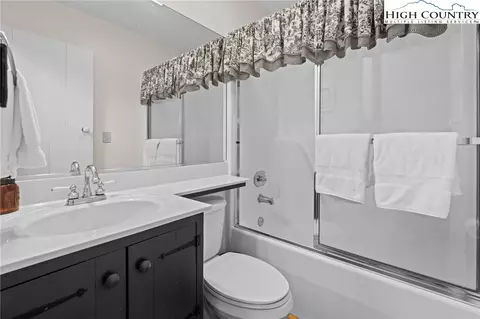 Bath - 149 Forestridge Dr, Boone, NC 28607 photo 3 of 3