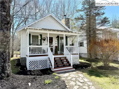 14 Fish Camp Cir, Newland, NC 28657