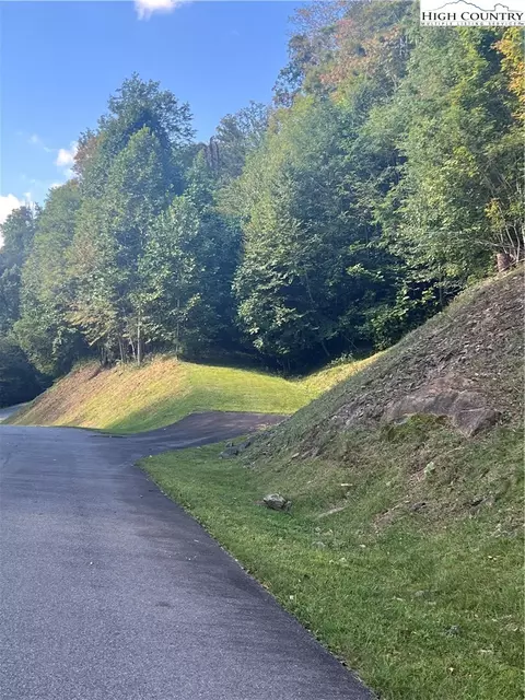 172 Hump View Trl, Banner Elk, NC 28604
