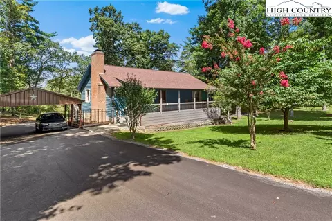 1502 Greenstreet Dr, Traphill, NC 28685