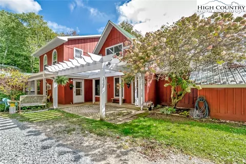 2209 Sugar Mountain 2 Rd, Newland, NC 28657