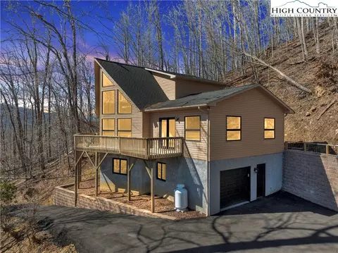 271 Dogwood Trl, Banner Elk, NC 28604