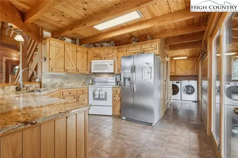 Kitchen - 130 Hawkbill Rd, Ferguson, NC 28624 photo 2 of 3