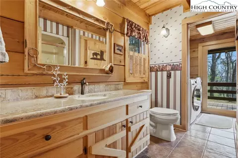 Bath - 130 Hawkbill Rd, Ferguson, NC 28624 photo 2 of 5