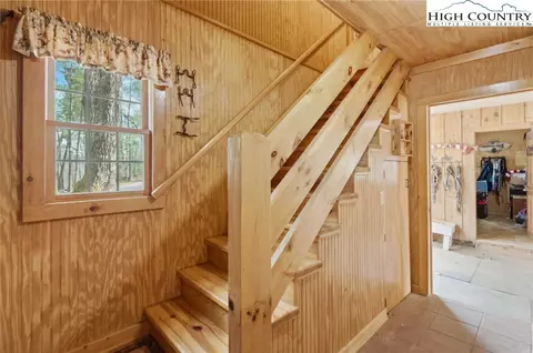 Entry Way - 130 Hawkbill Rd, Ferguson, NC 28624 photo 1 of 1