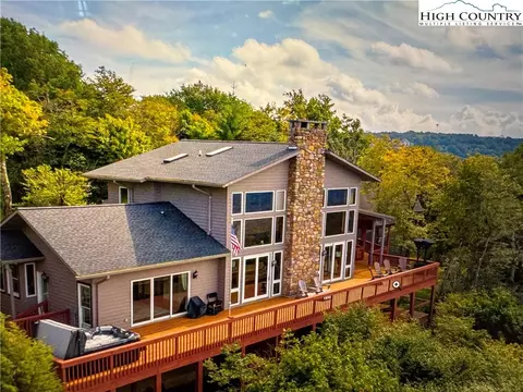 200 Summit Lodge Rd Guest Chalet, Beech Mountain, NC 28604