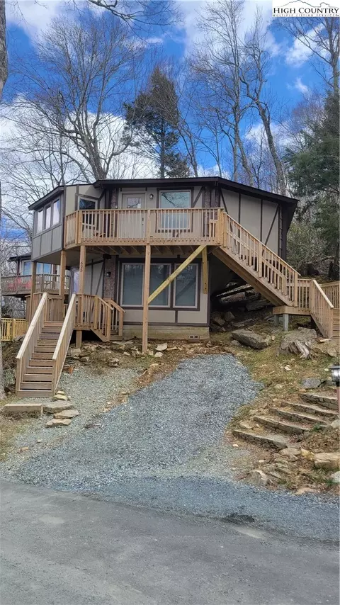 625 Briarcliff Rd, Sugar Mountain, NC 28604