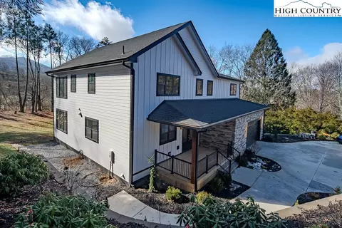 232 Hanging Rock Estates Rd, Banner Elk, NC 28604