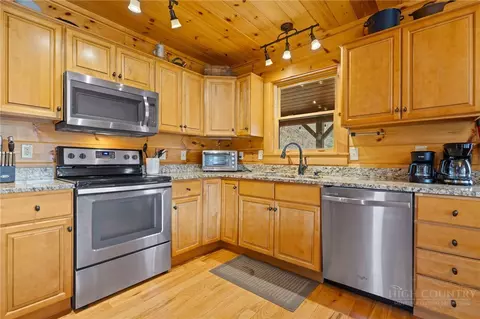 Kitchen - 871 Willow Mtn, Vilas, NC 28692 photo 2 of 3