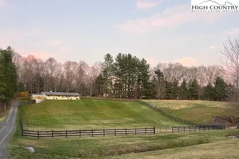 2141 Mt Jefferson Rd, West Jefferson, NC 28694