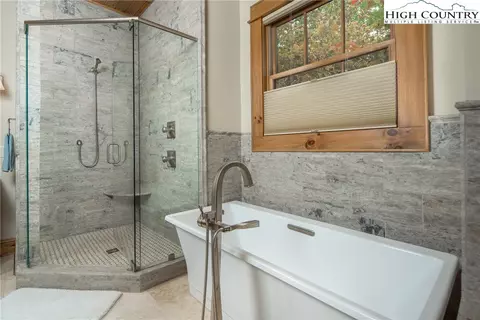 Bath - 228 Goldenrod Rd, Boone, NC 28607 photo 3 of 7