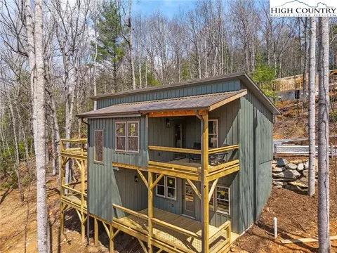 256 Switchback Ln, West Jefferson, NC 28694