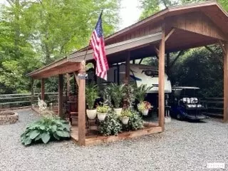 21 Pepperidge Ln, Newland, NC 28657