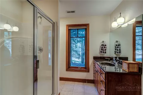 Bath - 119 Blackberry Ln, Boone, NC 28607 photo 5 of 9