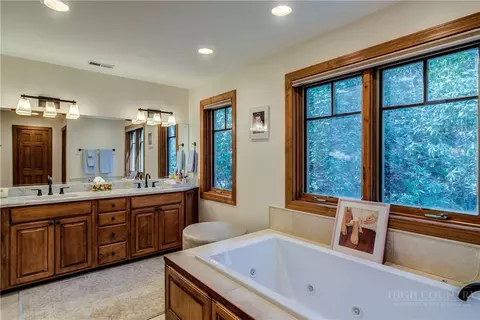 Bath - 119 Blackberry Ln, Boone, NC 28607 photo 6 of 9