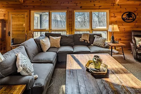 Living - 105 Skiloft Rd, Beech Mountain, NC 28604 photo 5 of 6