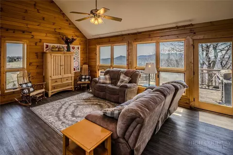 Living - 105 Skiloft Rd, Beech Mountain, NC 28604 photo 4 of 6