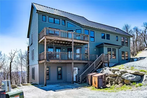 Exterior - 105 Skiloft Rd, Beech Mountain, NC 28604 photo 7 of 13