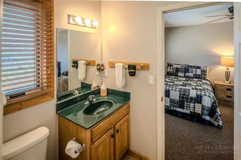Bath - 105 Skiloft Rd, Beech Mountain, NC 28604 photo 1 of 1
