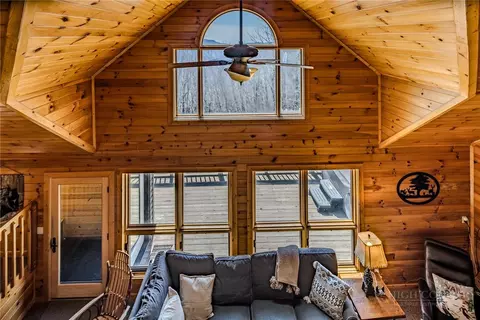 Living - 105 Skiloft Rd, Beech Mountain, NC 28604 photo 2 of 6