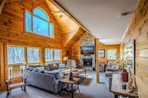 Living - 105 Skiloft Rd, Beech Mountain, NC 28604 photo 3 of 6