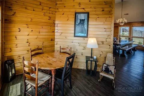 Dining - 105 Skiloft Rd, Beech Mountain, NC 28604 photo 3 of 3