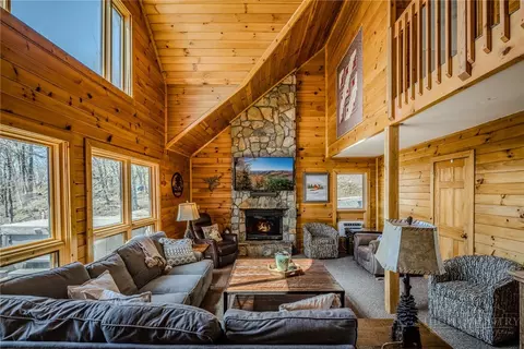 Living - 105 Skiloft Rd, Beech Mountain, NC 28604 photo 1 of 6