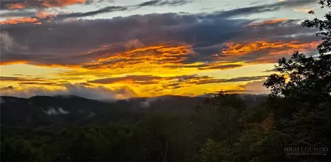 867 Ski Acres Dr, Blowing Rock, NC 28605