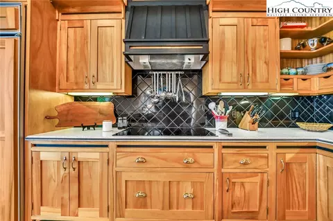 Kitchen - 164 St Andrews Dr, Roaring Gap, NC 28668 photo 3 of 5