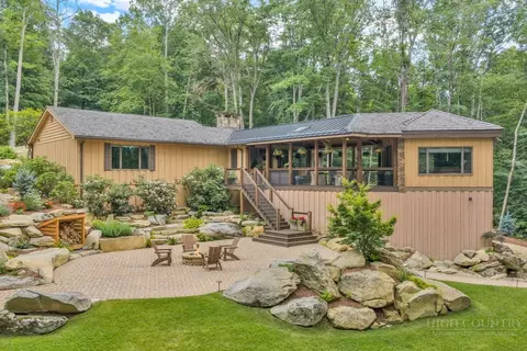 107 Rock Ledge Ln, Linville, NC 28646