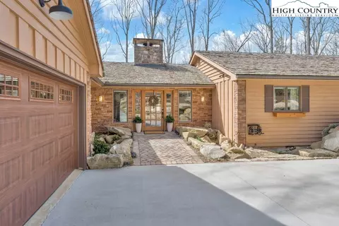 107 Rock Ledge Ln, Linville, NC 28646