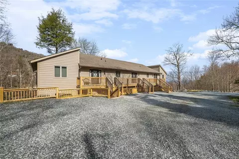 106 W Pond Creek Rd #A, Beech Mountain, NC 28604