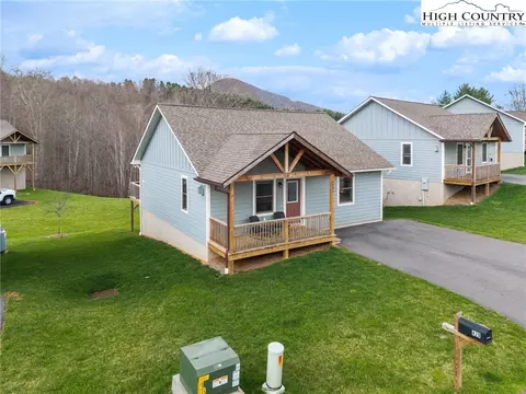 429 Townhomes Pl #18, Boone, NC 28607