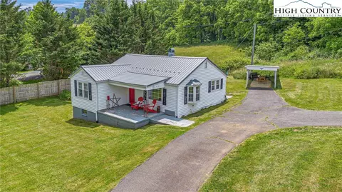 609 W Main St, Jefferson, NC 28640