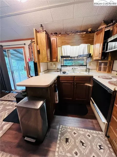 Kitchen - 85 Jack Pine Loop, Newland, NC 28657 photo 1 of 3