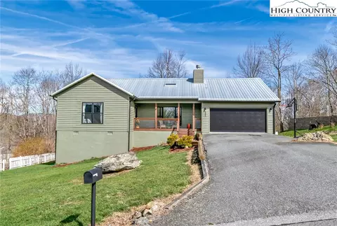 885 Alpine Dr, Seven Devils, NC 28604