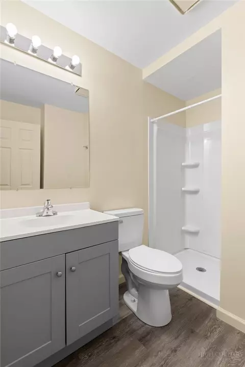Bath - 128 Zeb St #A-104, Boone, NC 28607 photo 4 of 4