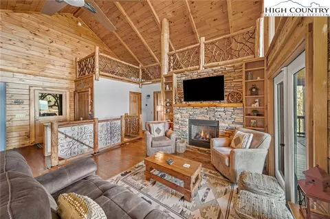 Living - 196 Eagle Nest Rd, Purlear, NC 28665 photo 3 of 4