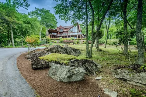 331 Branch Water Run, Linville, NC 28646