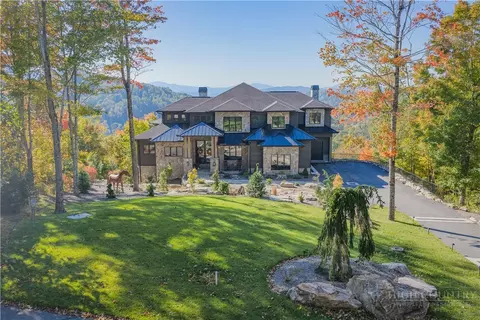 270 Osprey Dr, Banner Elk, NC 28604