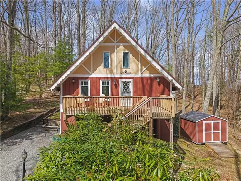 104 Oak Rd, Beech Mountain, NC 28604