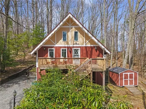 104 Oak Rd, Beech Mountain, NC 28604