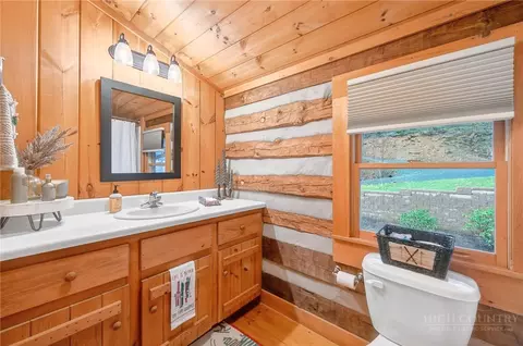 Bath - 376 Yellow Bear Rd, Todd, NC 28684 photo 3 of 5
