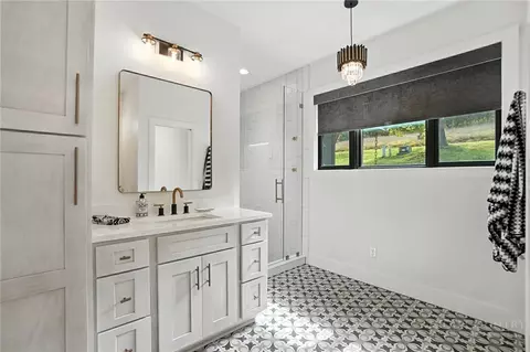 Bath - 727 Riverwind Dr, Lansing, NC 28643 photo 3 of 8