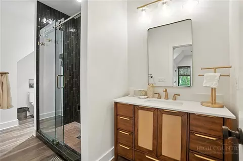 Bath - 727 Riverwind Dr, Lansing, NC 28643 photo 6 of 8